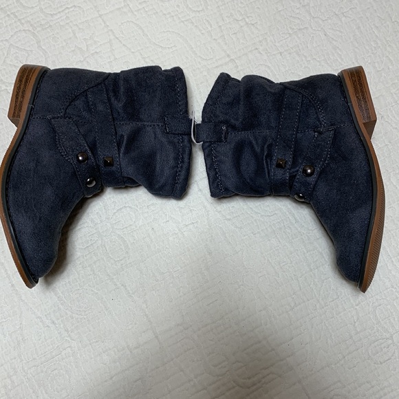 7US Faux Suede Boots by Old Navy - Picture 8 of 15